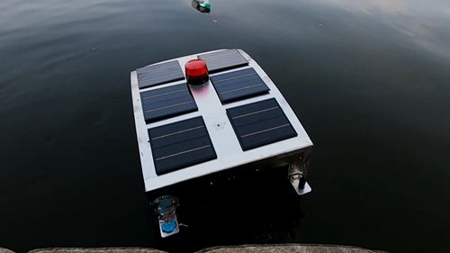 高效的太阳能清洁船