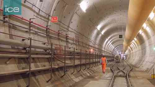 泰晤士河的污水隧道工程