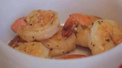 为鳄梨虾泥做装饰